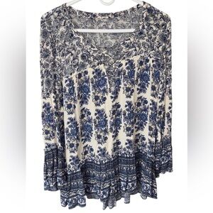 Francesca's Collections Navy and White Floral Blouse